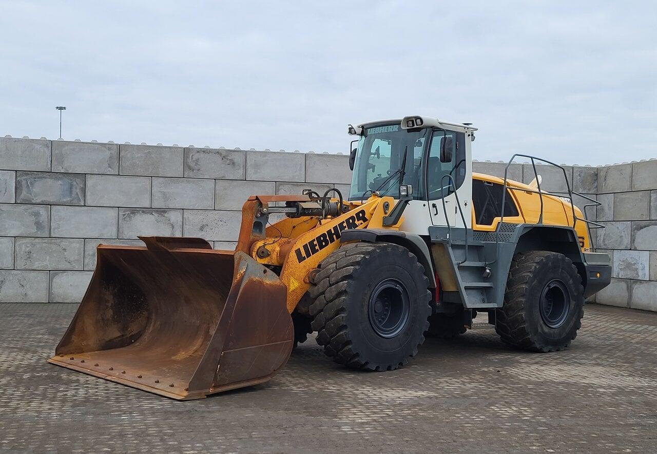 2015 Liebherr L576